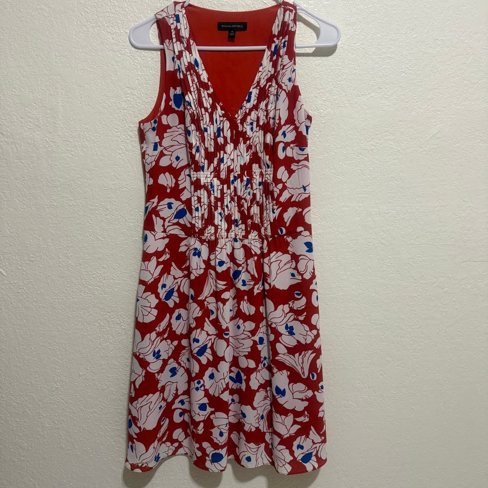 Banana Republic Red Floral Pleated V-Neck Sleeveless Dress Size 0 Mini Lined - Picture 2 of 15
